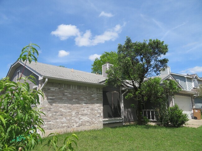 1104 Larkins Ln in Austin, TX - Building Photo - Building Photo