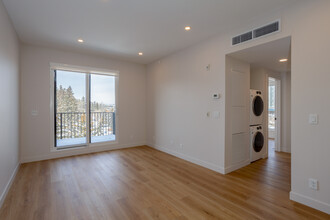 Lynnbrooke in Calgary, AB - Building Photo - Building Photo