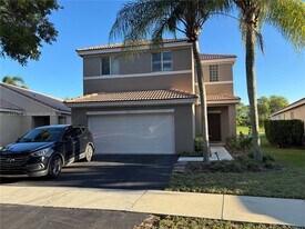 4361 Dogwood Cir in Weston, FL - Building Photo