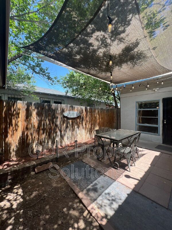 property at 118 Princeton Dr SE