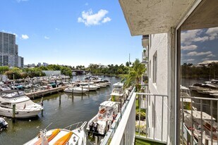 1720 NW N River Dr in Miami, FL - Building Photo