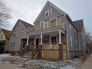 1012 E Clarke St in Milwaukee, WI - Building Photo - Building Photo