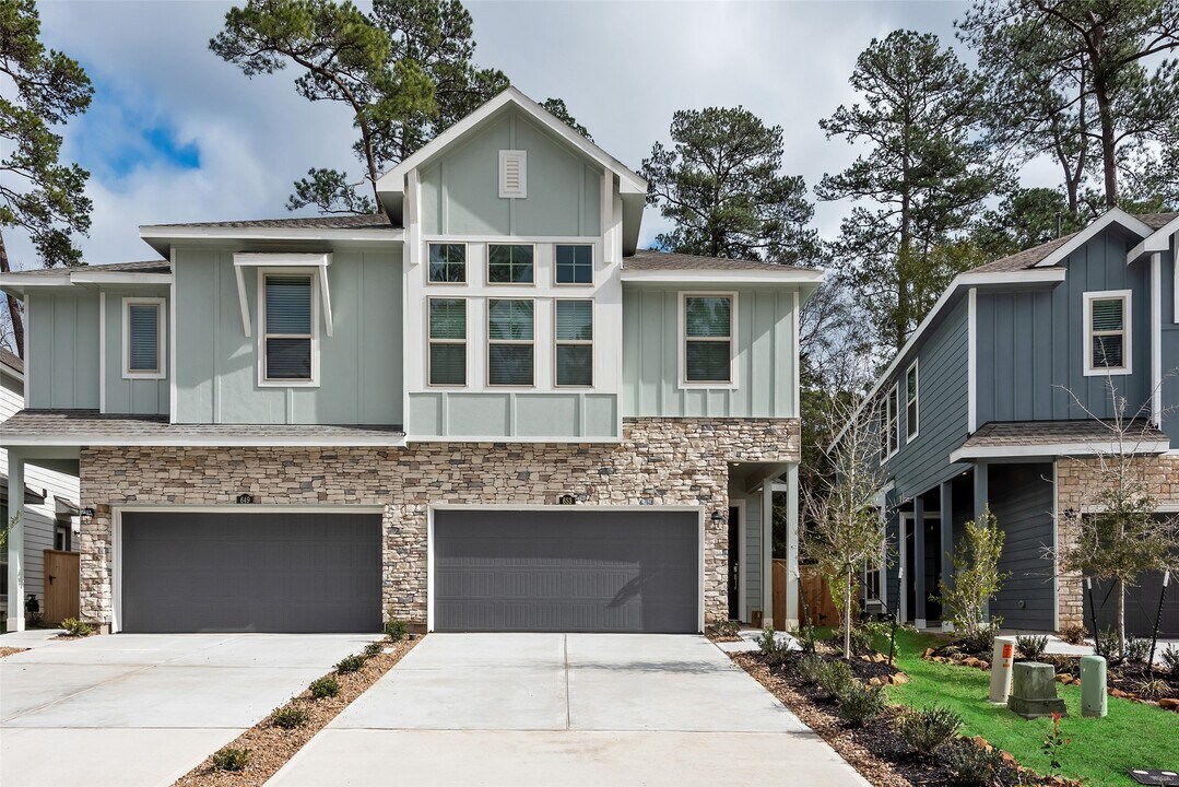653 Royal Arch Dr in Conroe, TX - Building Photo
