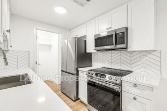 5807 Laurel Canyon Blvd in Los Angeles, CA - Building Photo - Building Photo