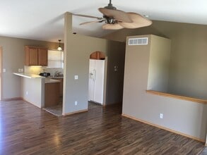 2218 E Carriage Dr in Derby, KS - Building Photo - Building Photo