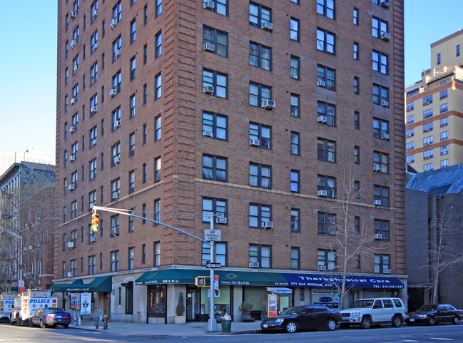 Gramercy Court in New York, NY - Foto de edificio - Building Photo