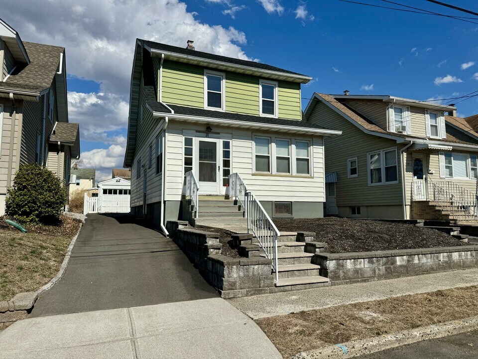 21 Norwood Pl in Bloomfield, NJ - Foto de edificio
