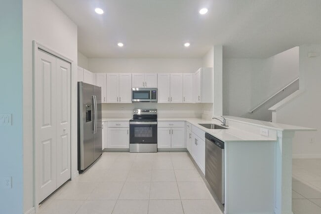 2637 Sunray Venus Wy in Ruskin, FL - Foto de edificio - Building Photo