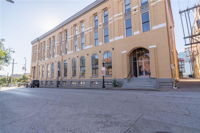 113 W 5th St, Unit 305 in Kansas City, MO - Building Photo - Building Photo