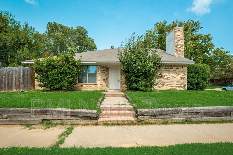 2701 London Ct in Euless, TX - Building Photo