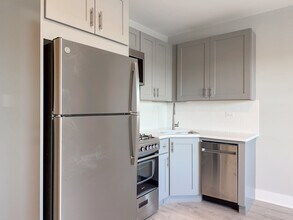 378 Hazel Ave, Unit C5 in Glencoe, IL - Building Photo - Building Photo