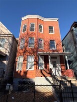 13 Cedar St in Yonkers, NY - Building Photo