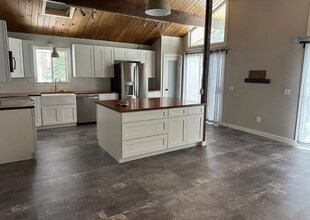 1742 Twin Lakes Rd in Wrightwood, CA - Building Photo - Building Photo