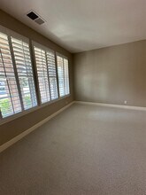1055 N Perry Ave in Clovis, CA - Building Photo - Building Photo