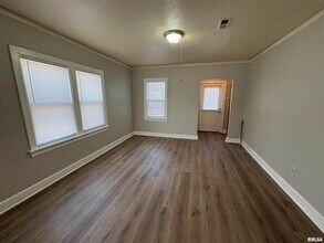 2214 W Tripp Ave in Peoria, IL - Building Photo - Building Photo