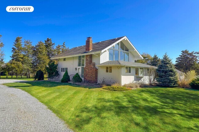 property at 18 Quogo Neck Ln