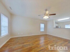 1135 Blue Topaz Dr in Dallas, NC - Foto de edificio - Building Photo