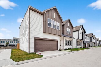 6702 Metro Blvd in Houston, TX - Building Photo - Building Photo