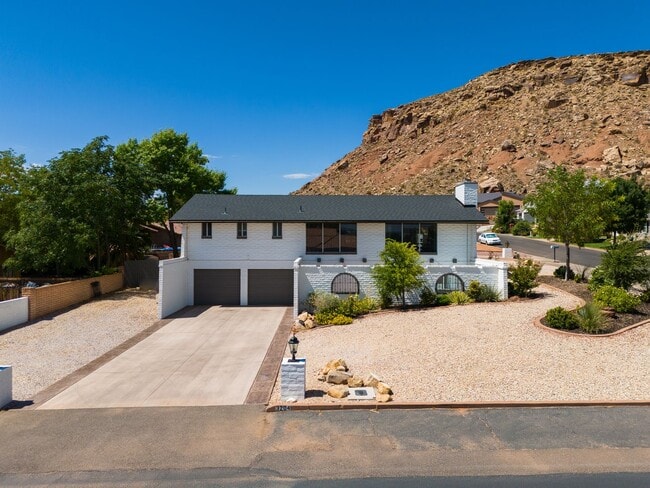 property at 3204 S Bloomington Dr W