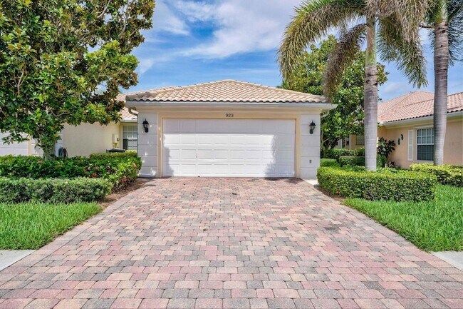 923 Magdalena Rd in Palm Beach Gardens, FL - Building Photo - Building Photo