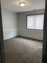 305 N 2nd St, Unit 4 in Oskaloosa, IA - Foto de edificio - Building Photo