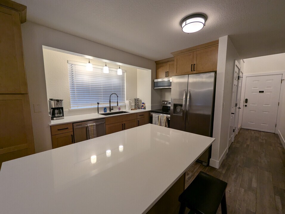 319 10th Ave SE in Puyallup, WA - Building Photo