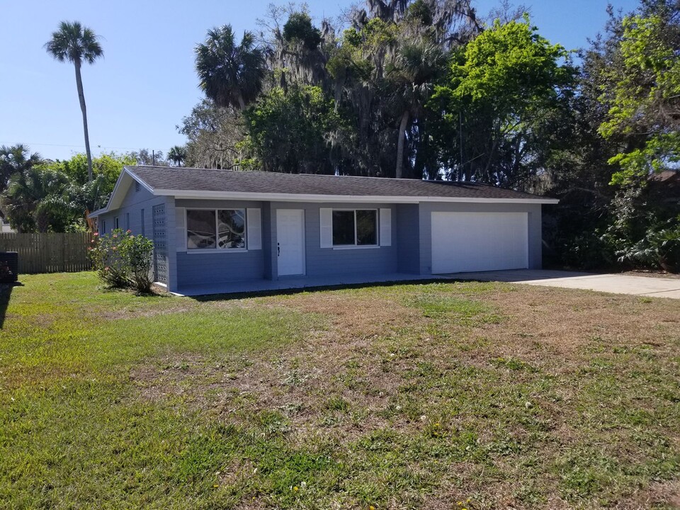 639 Elizabeth Pl in Daytona Beach, FL - Building Photo