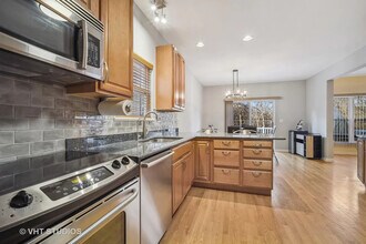 23540 N Melody Ln in Lake Zurich, IL - Foto de edificio - Building Photo