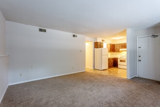 Lee Crest Apartments in Manhattan, KS - Foto de edificio - Interior Photo