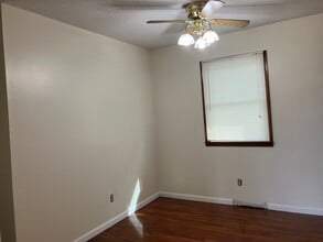 816 Locust St in Macon, MO - Building Photo - Building Photo