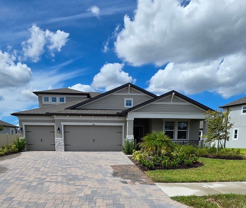 2466 Clary Sage Dr in Spring Hill, FL - Building Photo