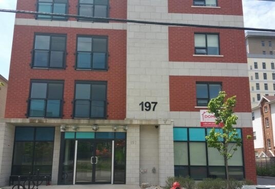 197 Albert St in Waterloo, ON - Building Photo