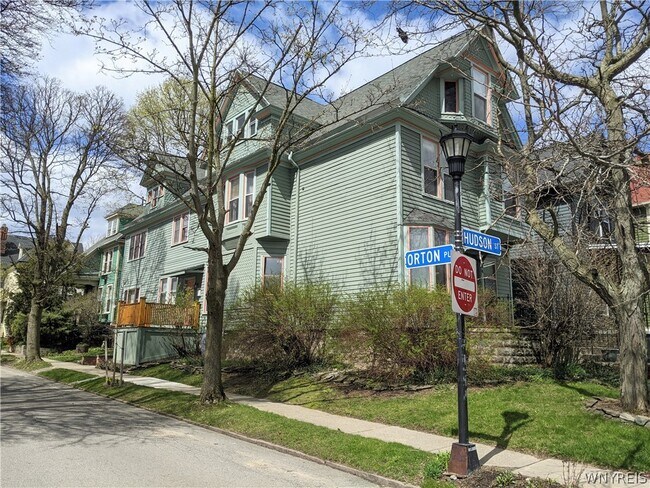 344 Hudson St in Buffalo, NY - Building Photo - Building Photo