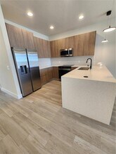 1416 Wanderlust Ln in Four Corners, FL - Foto de edificio - Building Photo