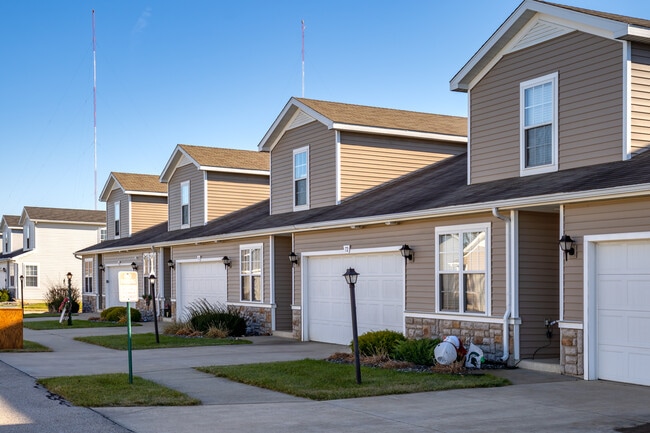 Woodland Creek Townhomes - Saginaw, MI