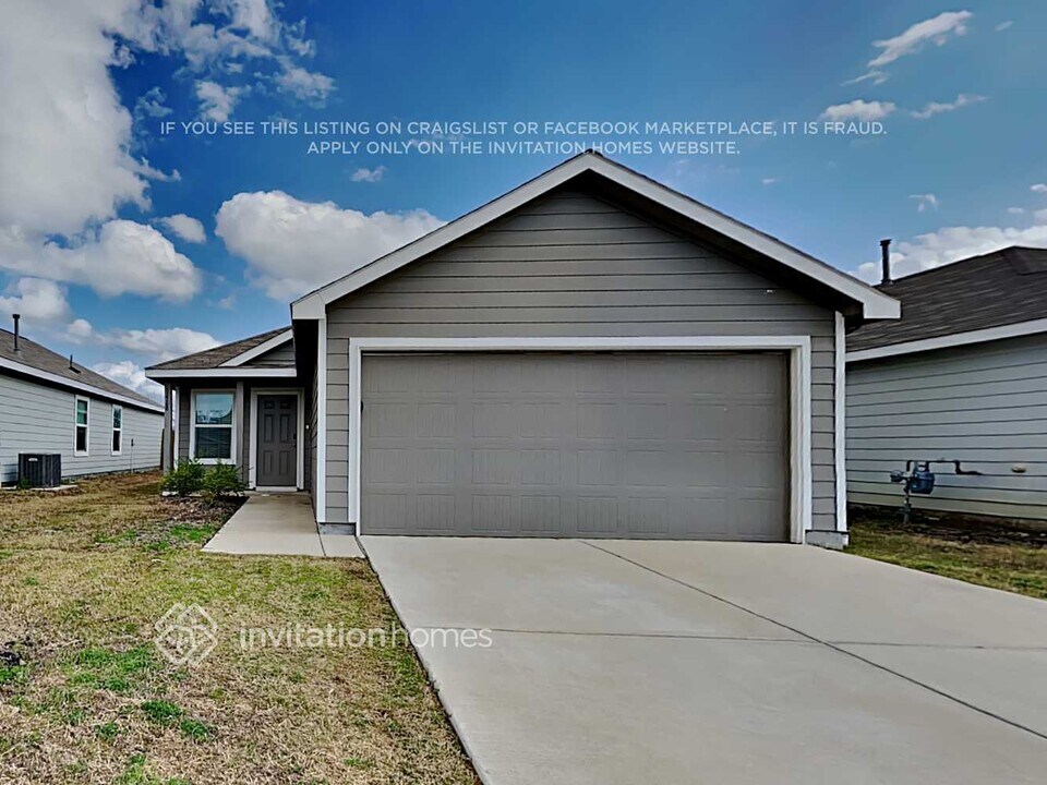 1418 Highbridge Blvd in Crandall, TX - Foto de edificio