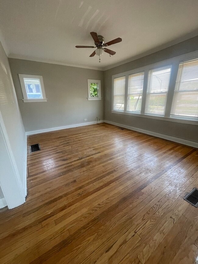 10056 S Indiana Ave in Chicago, IL - Building Photo - Building Photo