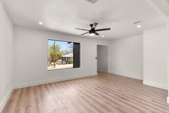 334 Cooper St in San Antonio, TX - Foto de edificio - Building Photo