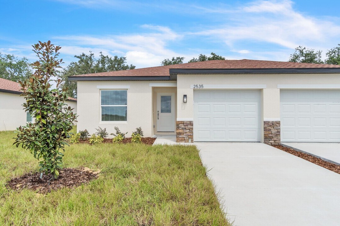 2535 Slim Haywood Ave in Tavares, FL - Building Photo