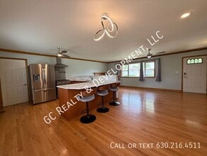 381 W Millers Rd in Des Plaines, IL - Building Photo - Building Photo