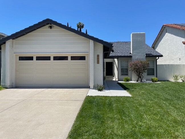 21691 Cabrosa in Mission Viejo, CA - Building Photo - Building Photo