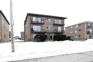 8045 Marion Dr in Justice, IL - Building Photo