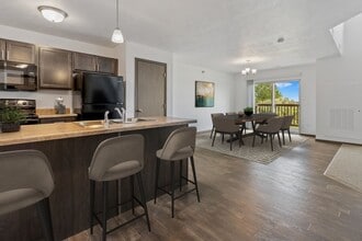 The Overture on Cliff in Sioux Falls, SD - Building Photo - Building Photo