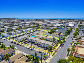 Villa West Apartments in Costa Mesa, CA - Building Photo - Building Photo