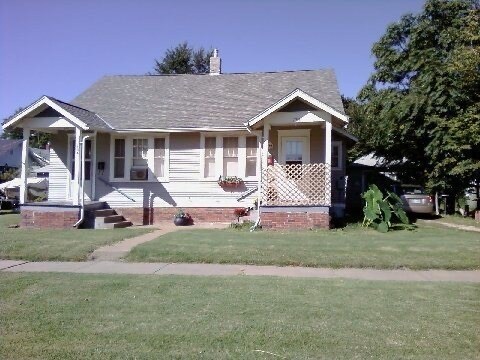 134 S Columbia Ave in Salina, KS - Building Photo
