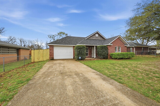 2418 Loy Lake Rd in Denison, TX - Building Photo - Building Photo