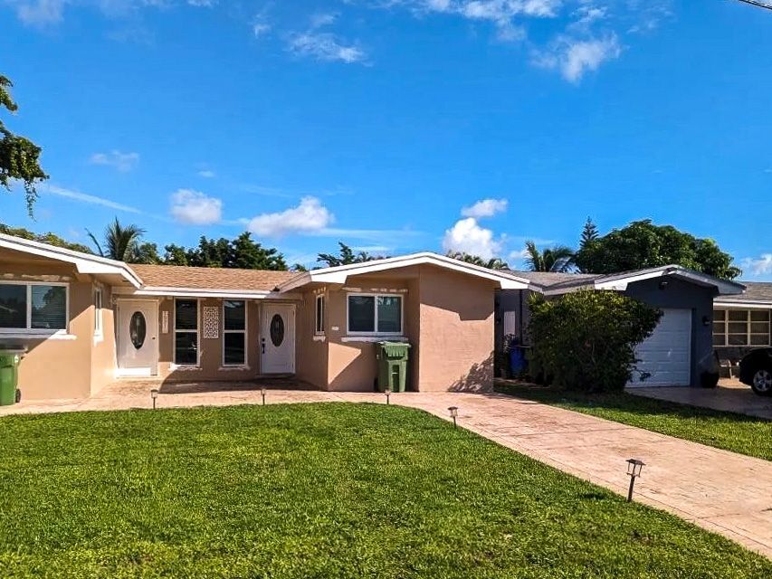 7921 NW 13th St in Pembroke Pines, FL - Building Photo