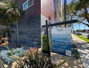 391 Ximeno Ave, Unit 201 in Long Beach, CA - Building Photo - Building Photo