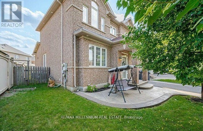 134 Southlake Blvd in Brampton, ON - Building Photo - Building Photo