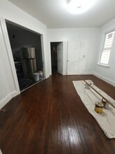 26 Caroline Ave, Unit 1st Floor in Clifton, NJ - Foto de edificio - Building Photo